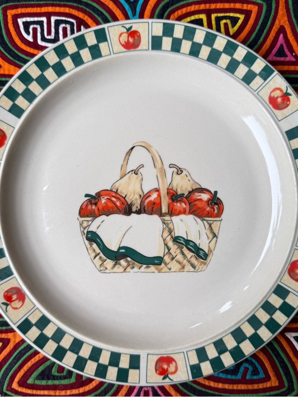 Gibson Housewares Farmhouse‎ Apple Basket Plate Green Checkered Kitchen Decor